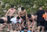 Đang bị cống ngầm hút chặt, nạn nhân thoát chết ngoạn mục nhờ một quyết định không ai dám nghĩ tới