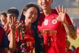 Sau nhiều sóng gió bủa vây, Văn Hậu vẫn tình cảm gọi vợ là "Thóc ơi" giữa sân Hàng Đẫy