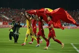 Trọn bộ ảnh "xả kho" xuyên đêm của ĐT Việt Nam sau khi bảo vệ thành công ngôi vương ASEAN Cup