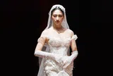 Lương Thùy Linh “cân” váy cưới khó, Naomi hóa cô dâu gợi cảm tại Vietnam Wedding Week 2026 ngày 2