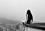 Nữ sinh năm nhất tử vong sau khi rơi từ tầng cao, gia đình tiết lộ những bí mật phía sau đầy xót xa