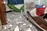 Nghệ An: Bé 6 tháng tuổi tử vong thương tâm do mảng vữa trần nhà rơi trúng khi đang ngủ