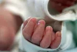 Camera ghi lại 34 giây ám ảnh: Bị từ chối tình cảm, gã đàn ông quật ngã con trai 1 tuổi của bạn gái tử vong