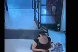 Camera ghi cảnh người phụ nữ nhặt vòng tay kim cương hơn 240 triệu đồng, chủ nhân cầu cứu