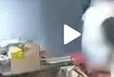 Clip: Cặp đôi hôn nhau đắm đuối trong quán lẩu, chàng trai ngã làm đổ nồi nước sôi khiến cô gái bàn bên bị bỏng