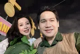 Nhan sắc cuốn hút của bà xã "ông hoàng nhạc đỏ"