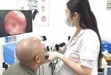 Suýt mất mạng vì thói quen nhai đá giải nhiệt sau khi đi nắng