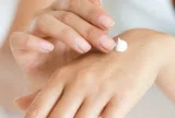 Bí quyết dưỡng da tay mềm mịn, trắng hồng tự nhiên đơn giản, hiệu quả ngay tại nhà