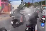 Vụ nhóm thanh niên ném bột trên đường gây xôn xao: Công an Vĩnh Long vào cuộc xử lý hàng loạt vi phạm
