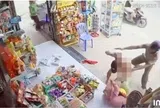 Người đàn ông khỏa thân lao vào tiệm tạp hóa hành hung nữ giáo viên: Hé lộ nguyên nhân vụ việc