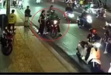 Tài xế xe ôm công nghệ liên tiếp đấm, đá nam thanh niên trên phố ở TP.HCM: Công an vào cuộc điều tra