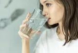 Nắng nóng đỉnh điểm: Bù nước và điện giải sao cho đúng?
