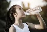 Cảnh báo: Những kiểu uống nước gây hại cho sức khỏe, trong đó có 1 kiểu rất nhiều người hay mắc phải