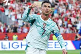 Ronaldo được FIFA trao danh hiệu hay nhất trận dù cả trận chỉ ghi bàn từ phạt đền, CĐV tranh cãi