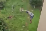 Đang chơi zipline, du khách bất ngờ rơi khỏi dây cáp từ độ cao 12 m