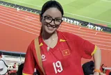 Chu Thanh Huyền sang Thái Lan sổ vũ tuyển Việt Nam với trang sức tỷ đồng, đêm về vẫn bán hàng tới 2h sáng