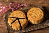Đừng chỉ nhìn vào mẫu mã, đây là những điều bạn cần lưu ý khi mua bánh trung thu handmade