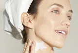 Đừng chỉ chăm da mặt, đây là những thói quen giúp da cổ mịn màng hơn