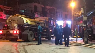 Hà Nội: Đang cháy lớn kho vải chợ Ninh Hiệp, hàng trăm người dân hốt hoảng bỏ chạy