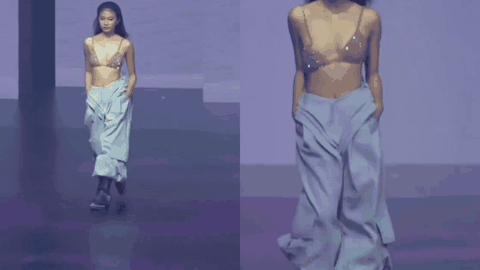 Tuột dây áo giữa runway và màn ứng biến “đỉnh cao” của người mẫu trẻ