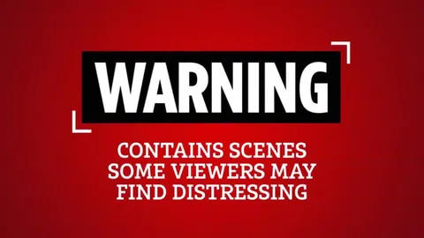 Video: Xe tải đâm văng xe cảnh sát rồi bỏ chạy và cái kết