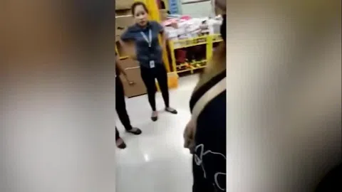 Thấy người phụ nữ có bụng to bất thường, nhân viên kiểm tra và cái kết