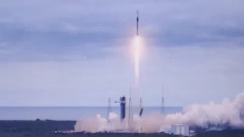 Video: SpaceX của tỷ phú Elon Musk phóng thành công vệ tinh Ấn Độ GSAT-20