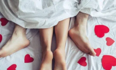 Quan hệ bao nhiêu lần mỗi tuần là quá nhiều? 6 điều xảy ra với cơ thể phụ nữ khi "yêu" quá độ