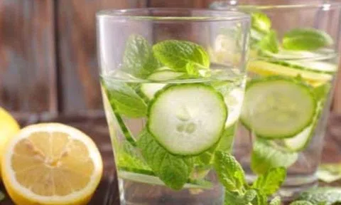 Tốt hơn cả nước chanh, loại nước "chống già" này ai cũng nên uống ngày nóng, làm cực dễ, giá quá rẻ