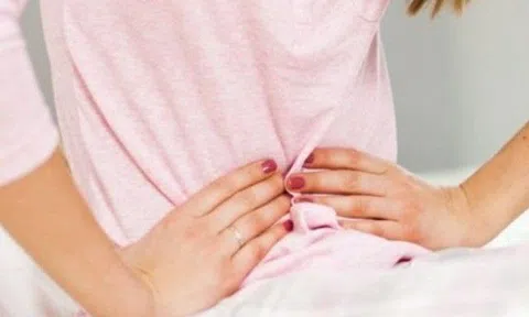 “Đến tháng” là đau căng bụng dưới, người phụ nữ bàng hoàng phát hiện thứ lạ bên trong cơ thể