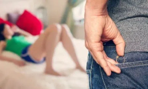 Người đàn ông phải năn nỉ vợ mới quan hệ nhưng "chú em" lại phản chủ, nguyên nhân khiến ai nấy tức giận