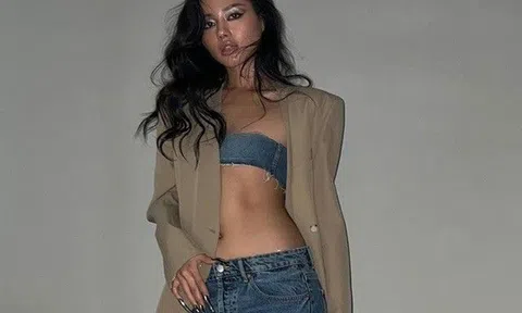 Cắt váy làm áo tí hon che được mỗi vòng 1, “bản sao Tâm Tít” khoe cơ bụng trập trùng