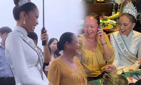 Ngoài diện lại đồ lúc con đăng quang, mẹ Ngọc Châu bình dân, thân thuộc trong ngày nàng hậu về thăm nhà