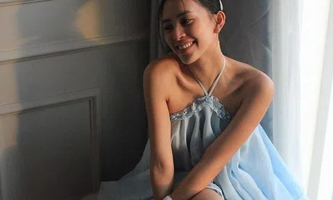 Tiểu Vy mặc style "trên dịu dàng dưới đi mưa" vẫn làm người hâm mộ mê mệt