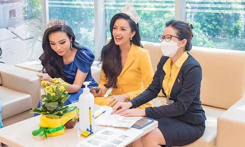 Top 3 Hoa Hậu Hoàn Vũ Việt Nam 2022 trải nghiệm không gian giao dịch số tại Nam A Bank