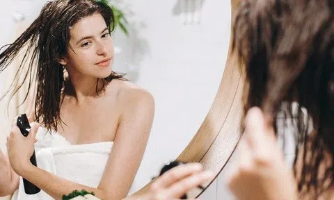 Thời điểm nào tối kỵ gội đầu? Ai hay gội đầu giờ này thường chưa già đã yếu, nhất là phụ nữ