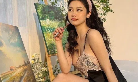 Mặc lại áo tắm từ nhiều năm trước, bạn gái họa sĩ vẫn gây mê với body hình hồ lô