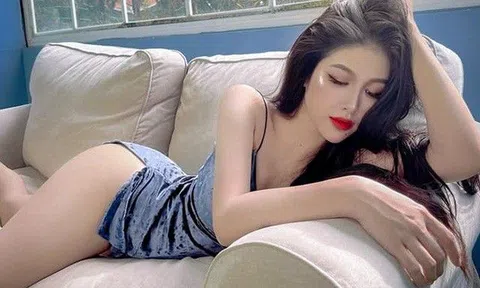 Từng bị mẹ doạ đánh vì đòi thẩm mỹ, hotgirl có nút ruồi duyên giờ chăm plank độ dáng cong