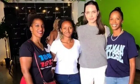 Sau Maddox, con gái nuôi Angelina Jolie vào đại học, thái độ của nữ minh tinh gây sốt