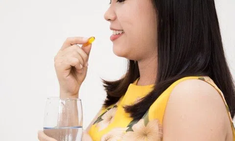 Uống thuốc bổ vô tội vạ dễ gặp họa, đây mới là thời điểm phù hợp để uống collagen, vitamin C hay dầu cá