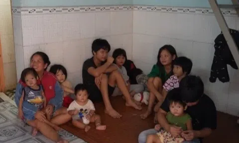 Người phụ nữ Sài Gòn "độc nhất vô nhị": Có 12 đứa con, bé thứ 10 gầy gò khiến ai cũng xót xa khi biết nguyên nhân