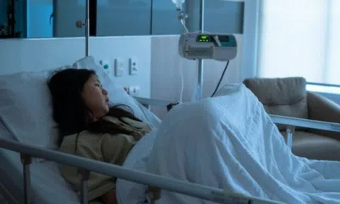 Người phụ nữ 40 tuổi bỗng phát hiện ung thư giai đoạn cuối, "thủ phạm" là loại nước nhiều người uống hàng ngày