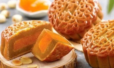 Một chiếc bánh trung thu bằng 1,5 bát phở, mỗi ngày ăn một cái bánh liệu có sao không?