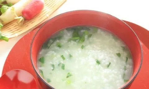 Những món thà đói cũng không nên ăn vào bữa sáng, gồm có cháo 3 món người Việt hay ăn
