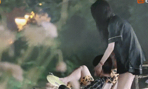 Ly hôn chồng, Dương Mịch giờ có hành động nhạy cảm với đàn ông, dân mạng nhìn mà sốc