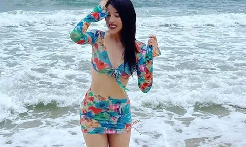 Nữ công an xinh nhất nhì màn ảnh mê diện đầm ngắn khoe chân thon trắng nuột đi biển