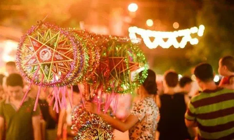 Phố phường nhộn nhịp trước ngày Tết Trung thu