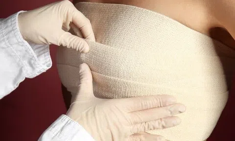 Cô gái Hà Nội chưa chồng đi làm hồng "nhũ hoa" gặp họa, vòng một đã to lại thêm méo mó