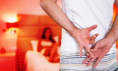 Nam thanh niên bất ngờ bị lậu ở mắt sau khi quan hệ kiểu này với bạn gái mới quen qua mạng