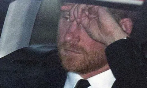 Ngôi sao 24/7: Phi cơ riêng chở Harry - Meghan tức tốc về Anh chịu tang bà nội